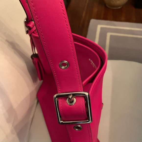 Like new Hot Pink Coach shoulder hobo bag - Picture 3 of 10